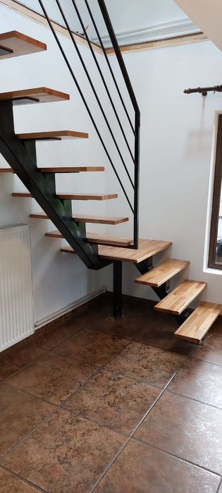 Scara metalica cu trepte din lemn