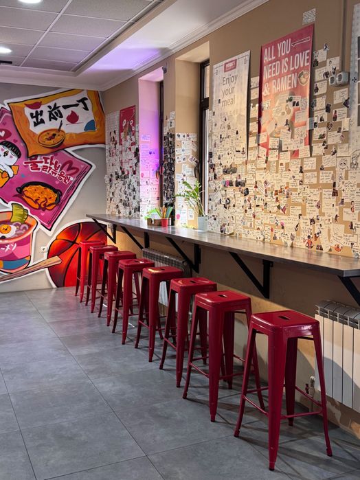 Барные стулья 15 шт и барные столы с креплениями