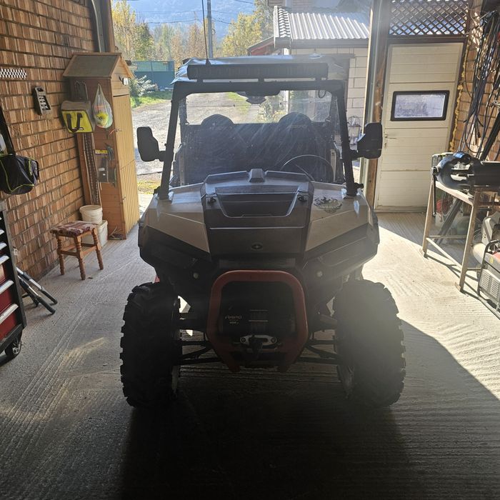 Vând polaris RZR900