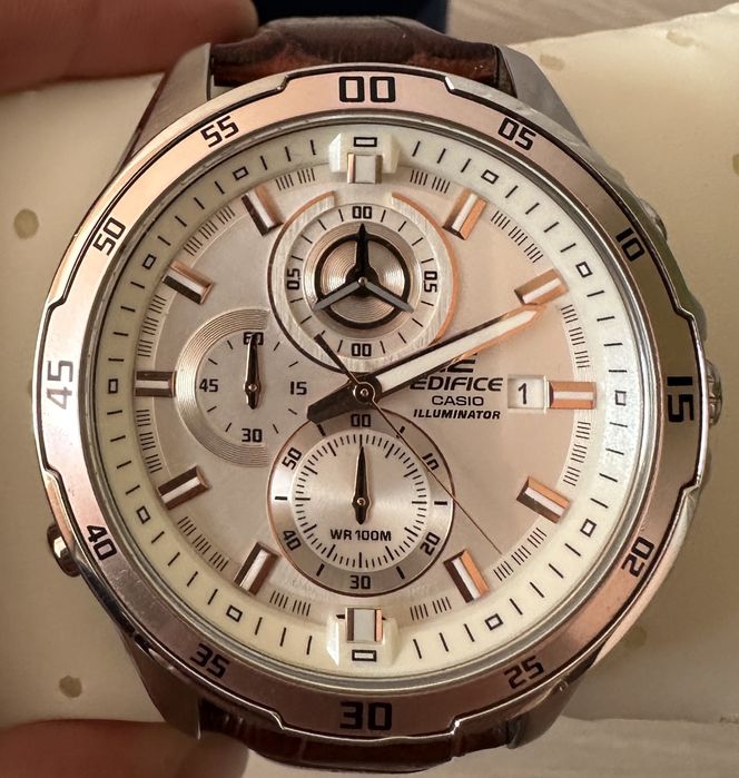 Продавам часовник Casio Edifice