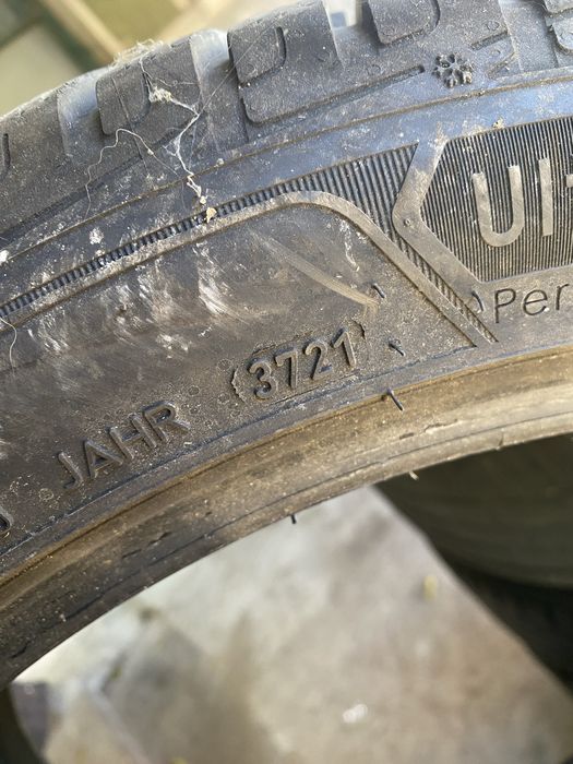 Anvelope iarna 235/45/18