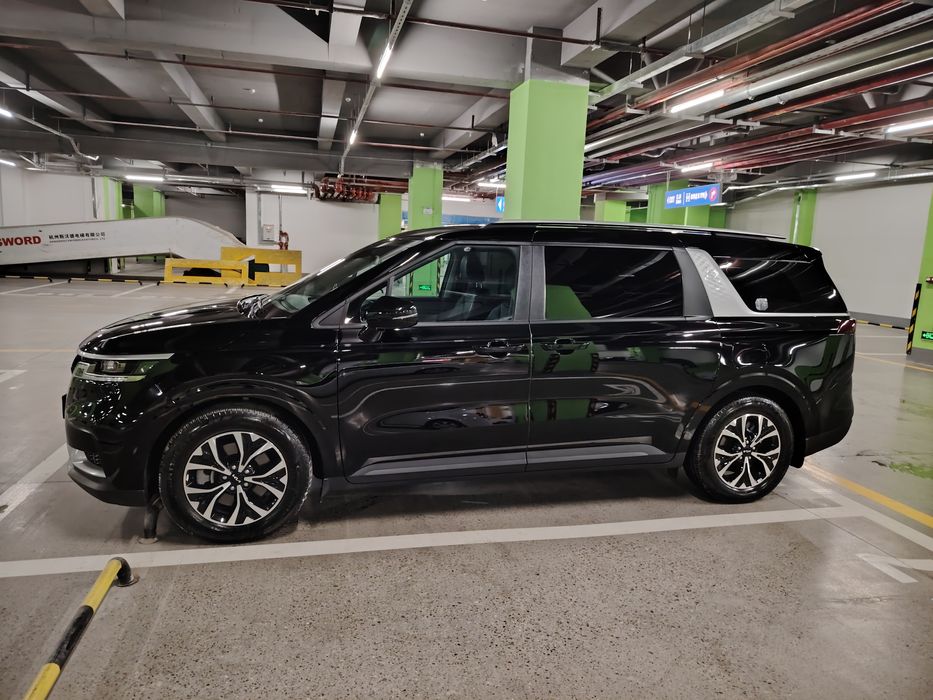 KIA Carnival 2023 y