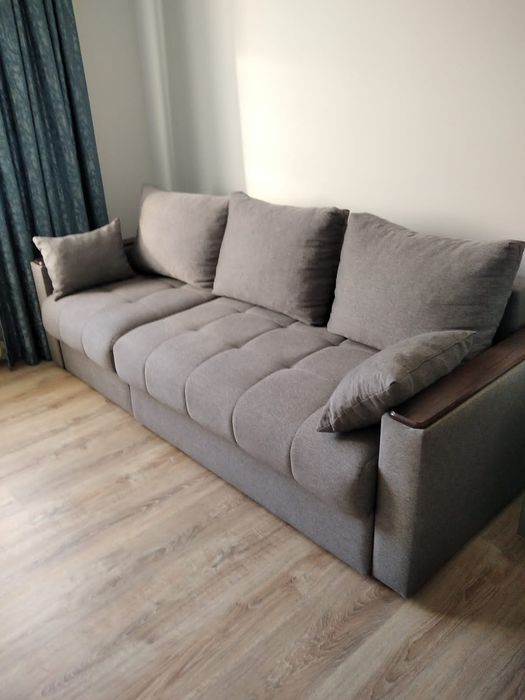 Диван мягкий серый