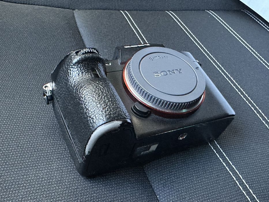 Фотоапарат Sony A7 III със следи от употреба