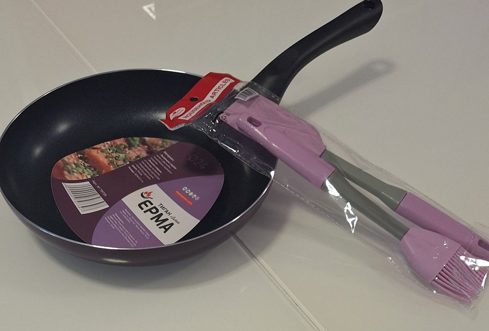 Тиган с незалепващо мраморно покритие и индукционно дъно и прибори