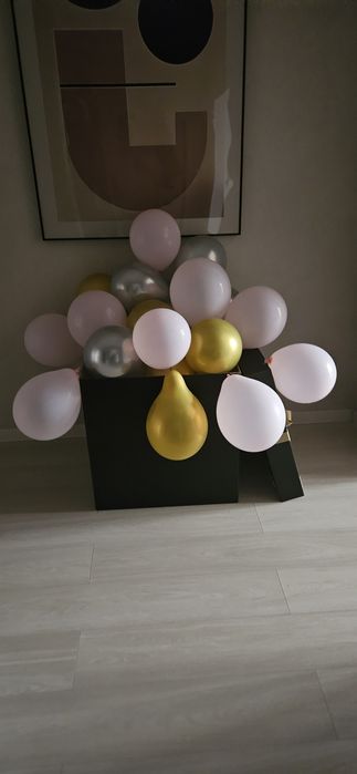 Коробка для праздника с шарами