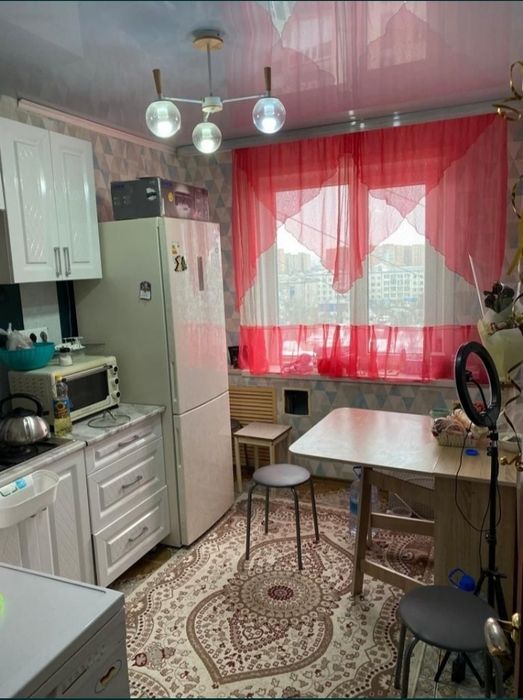 Сдам комнату девушке в 3х ком.квартире