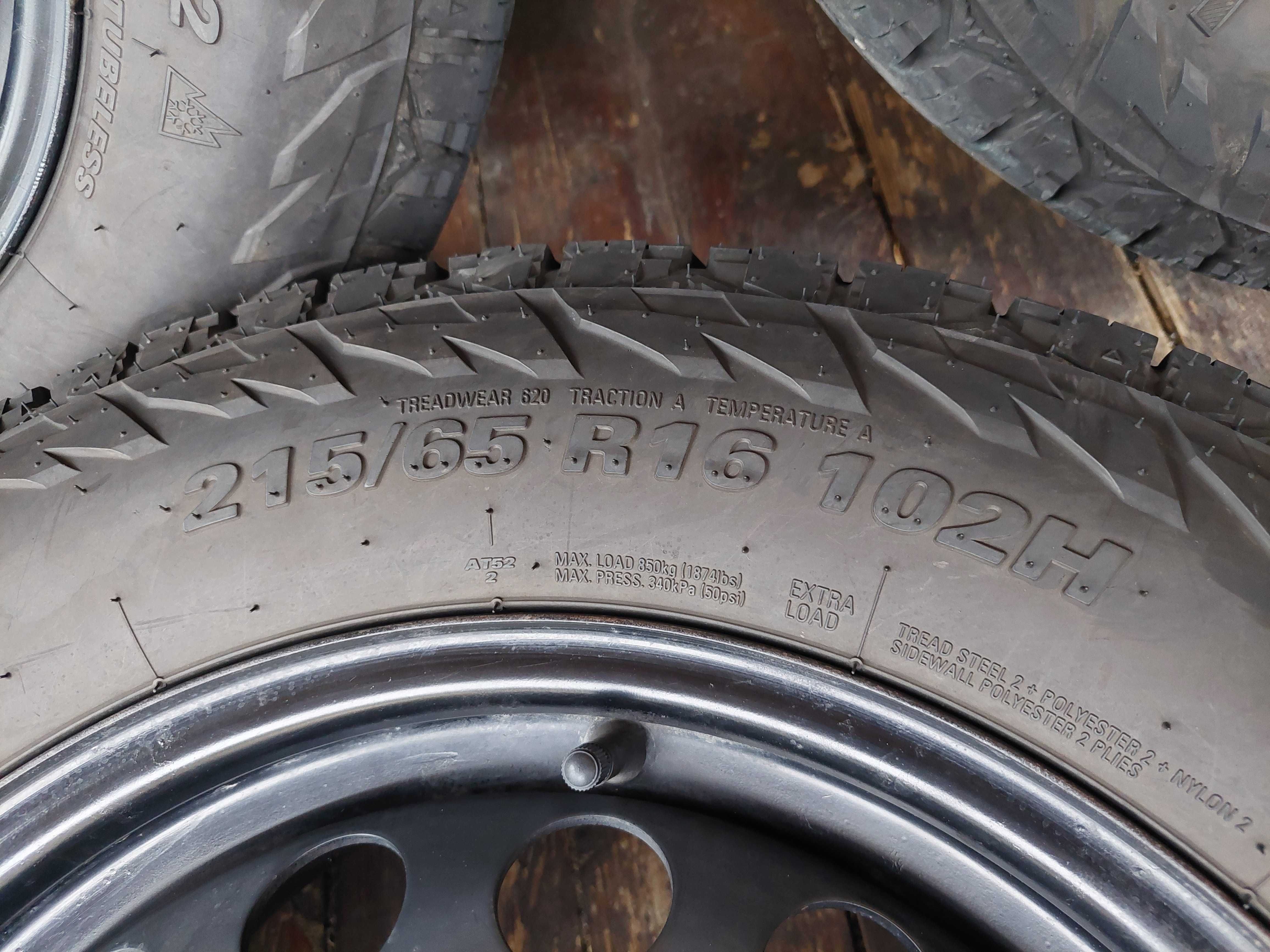Всесезонни АТ гуми 215 65 16 Kumho RoadVenture AT52