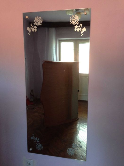 vand oglinda de perete in stare foarte buna,  2 buc, 120/70 aprox,