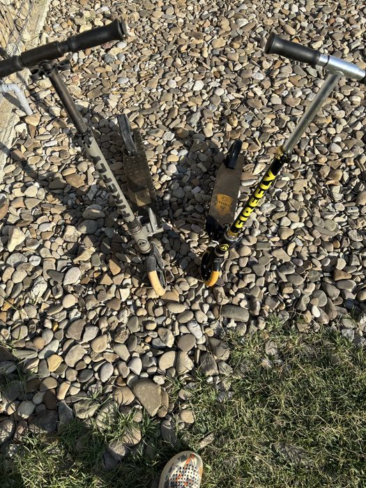 Vand 2 trotinete firefly