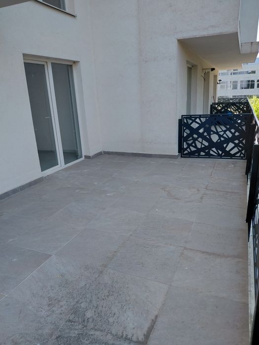 Vând apartament 2 camere în blocul White Tower Ploiesti