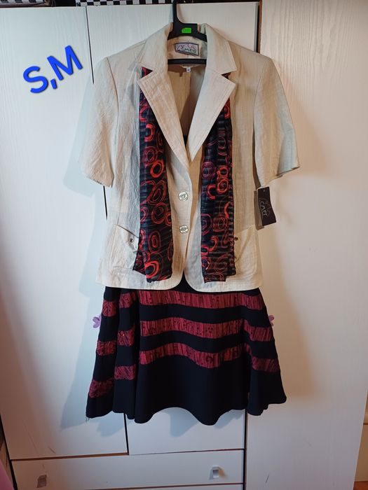 Разпродажба на нови дамски костюми, различни размери, цена 20лв за бро