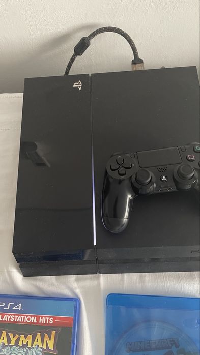 Vand Playstation 4 plus 2 jocuri incluse,HDD extern Seagate Expandable