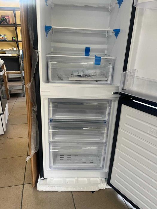 Combina frigorifica Heinner dozator