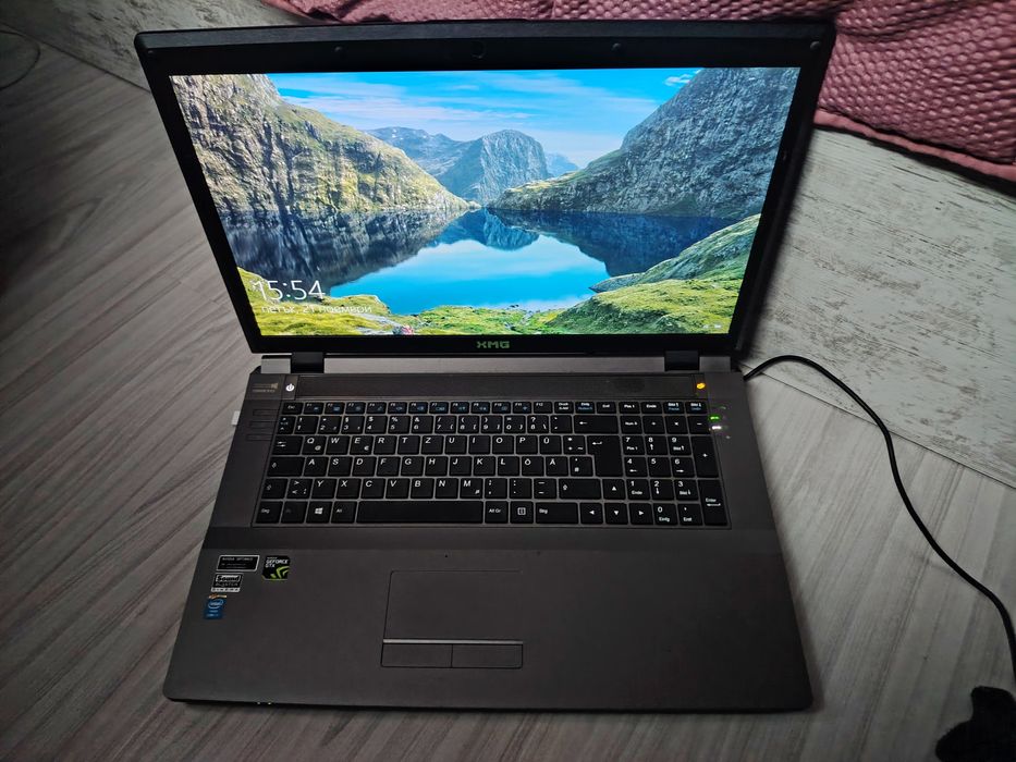 Лаптоп XMG  i7 4gbDDR3 320HDD