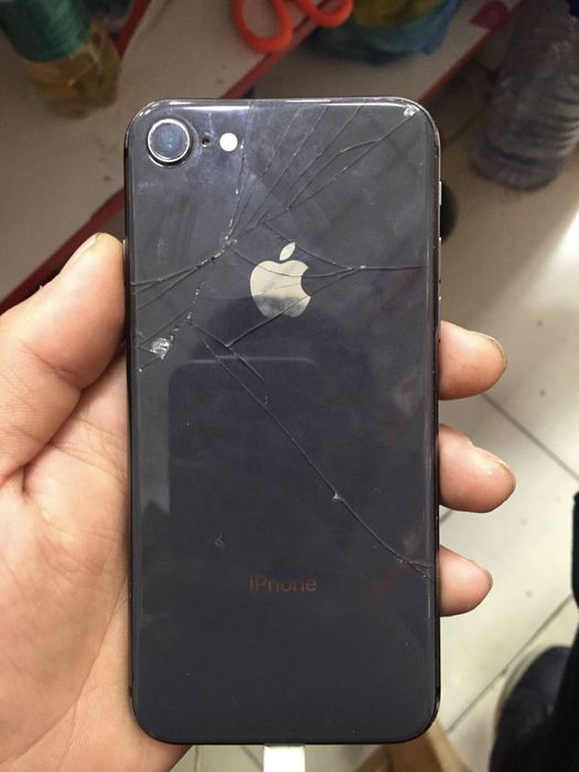 Iphone 8 64 gb holati ortacha