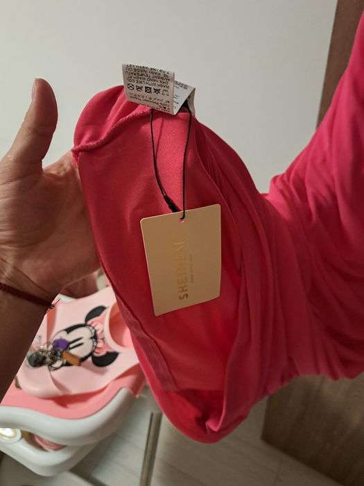 Rochie nouă ,o vand pentru ca am comandat o prea mare.