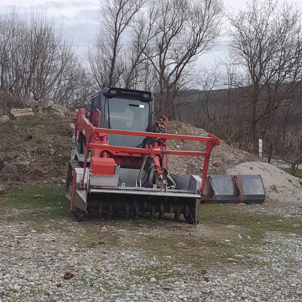 Servicii de Curățare / Defrișare terenuri cu tocător de vegetație