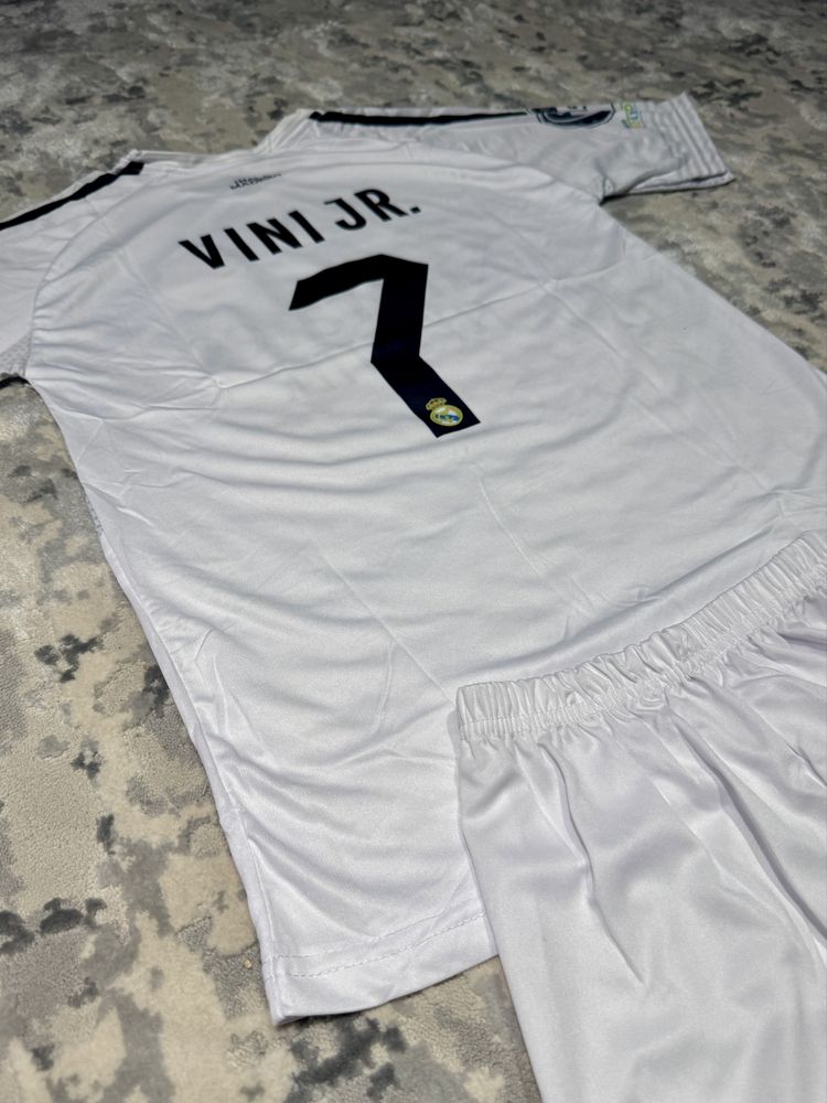 Compleu fotbal Real Madrid - Vini Jr (25-26)
