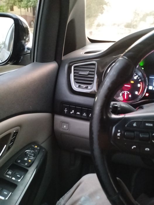 Kia karnival 2019 yil eng fuli