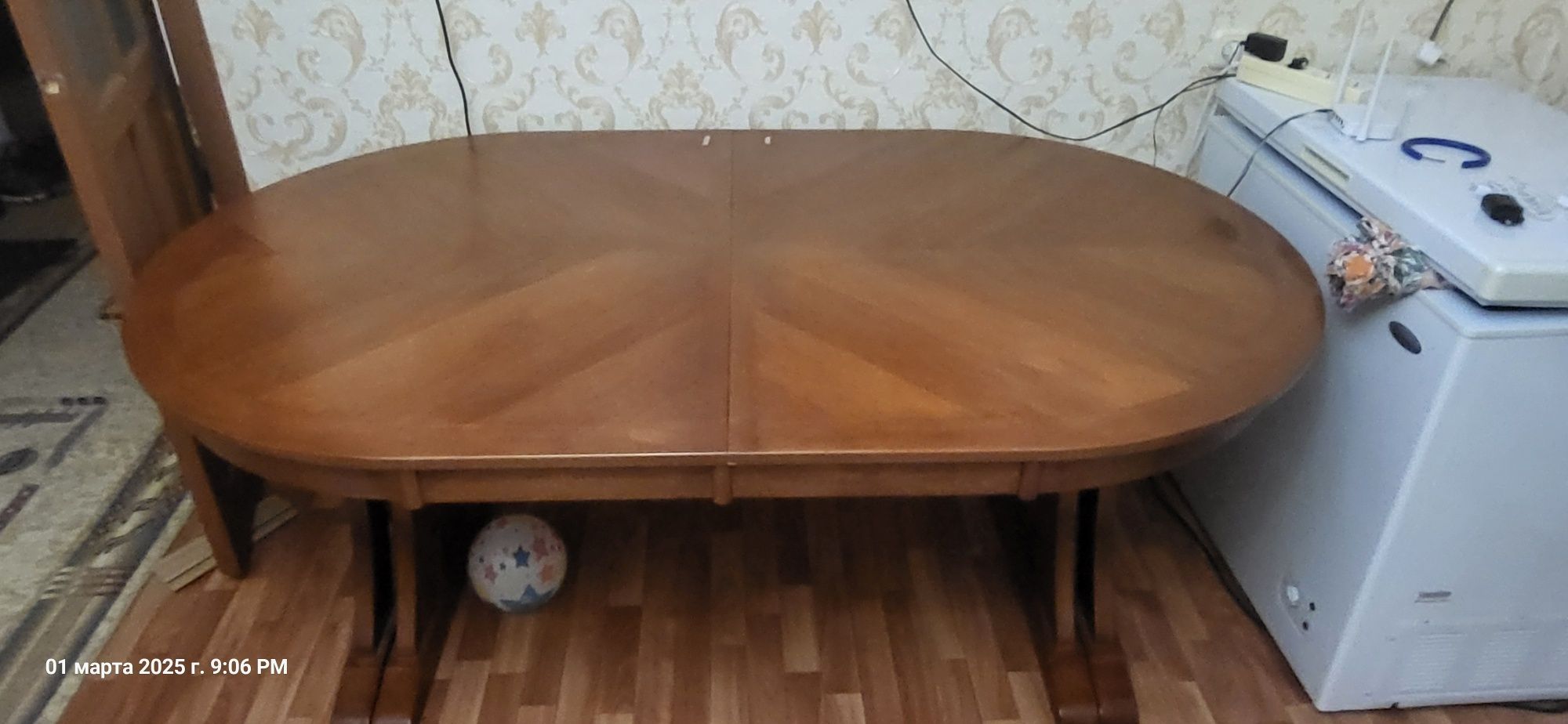 стол в гостинную