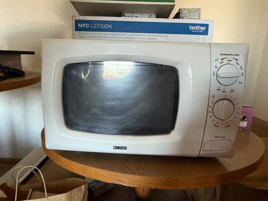 Cuptor cu microunde Zanussi