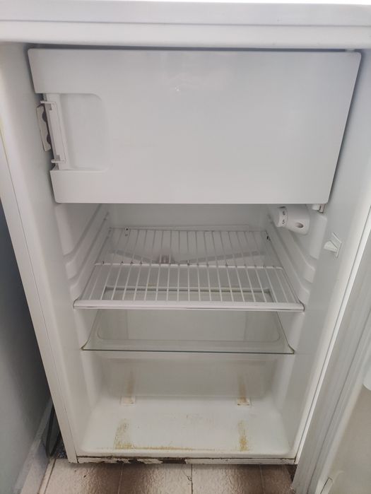 Малък хладилник с камера