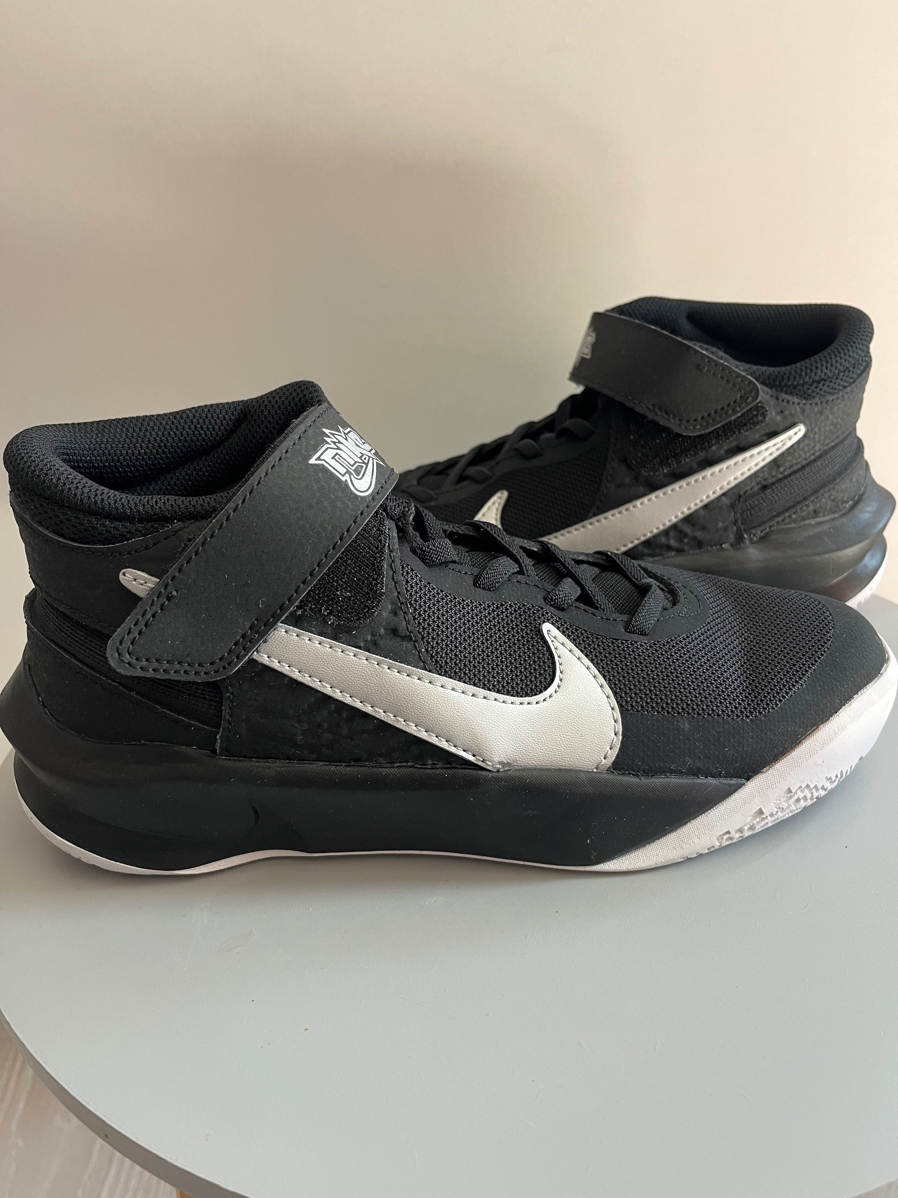 Маратонки Nike Hustle