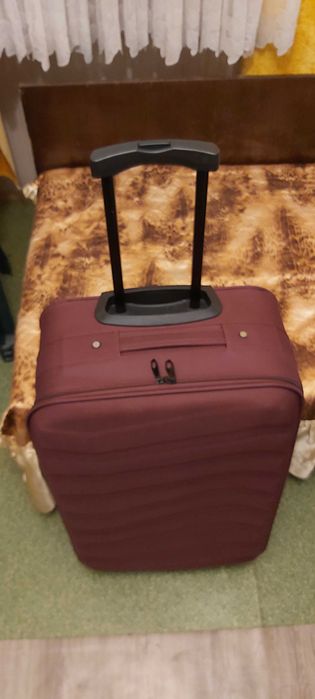 Продавам голям куфар размери 70на45на25