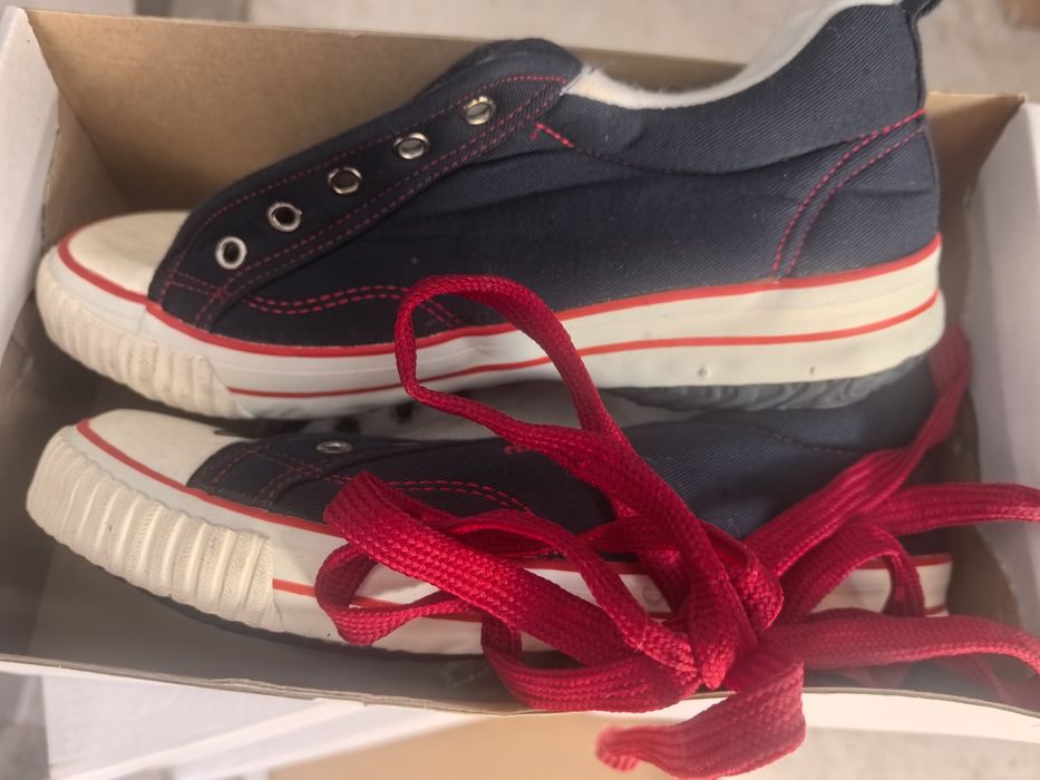 Чисто нови кецове различни разцветки