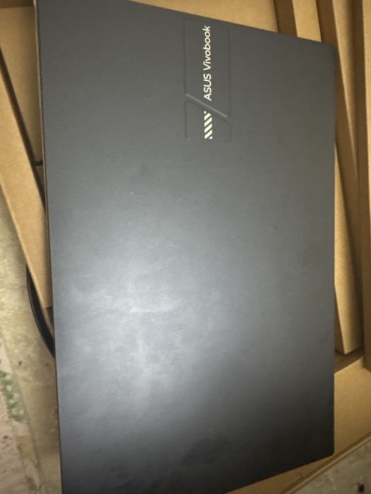 Asus vivobook каропкасы мен бірге.