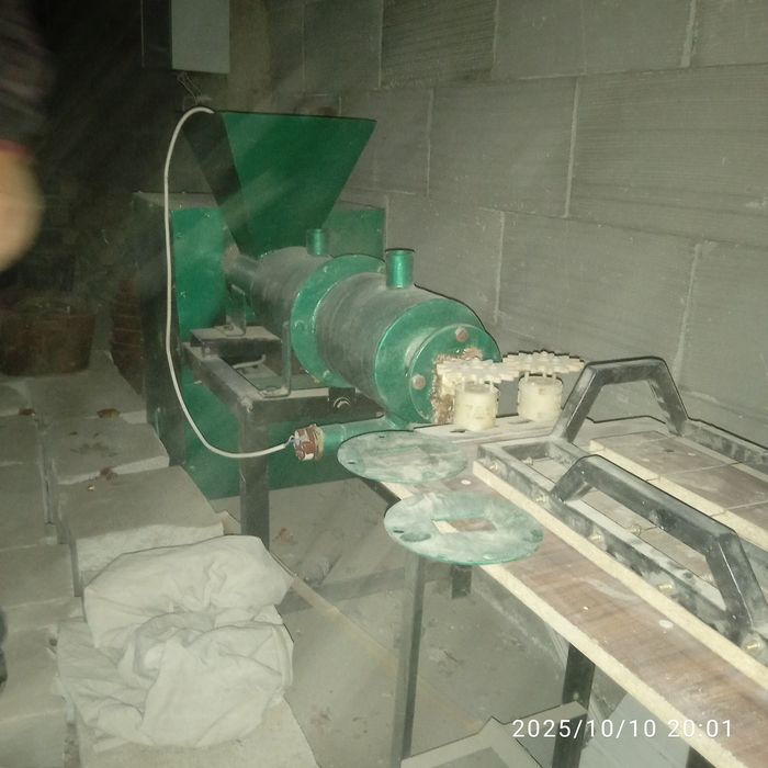 Sovun chiqaradigan apparat sotiladi