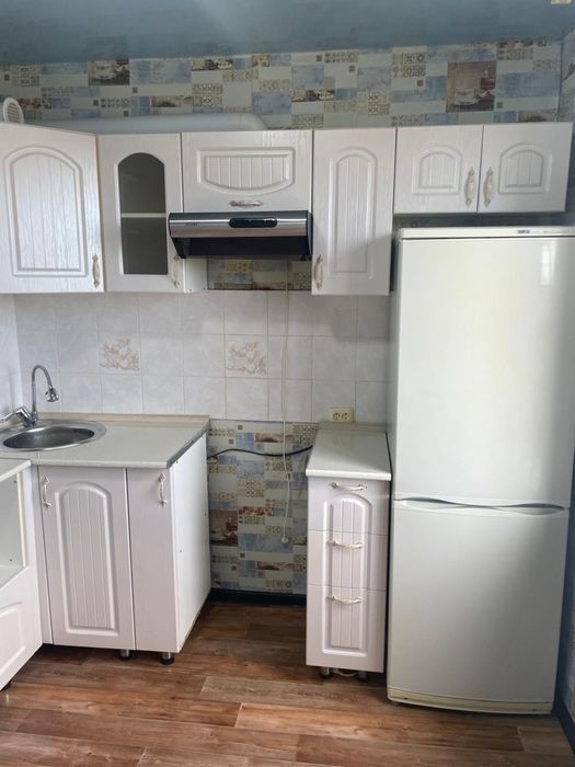 Кухонная гарнитура с холодильником