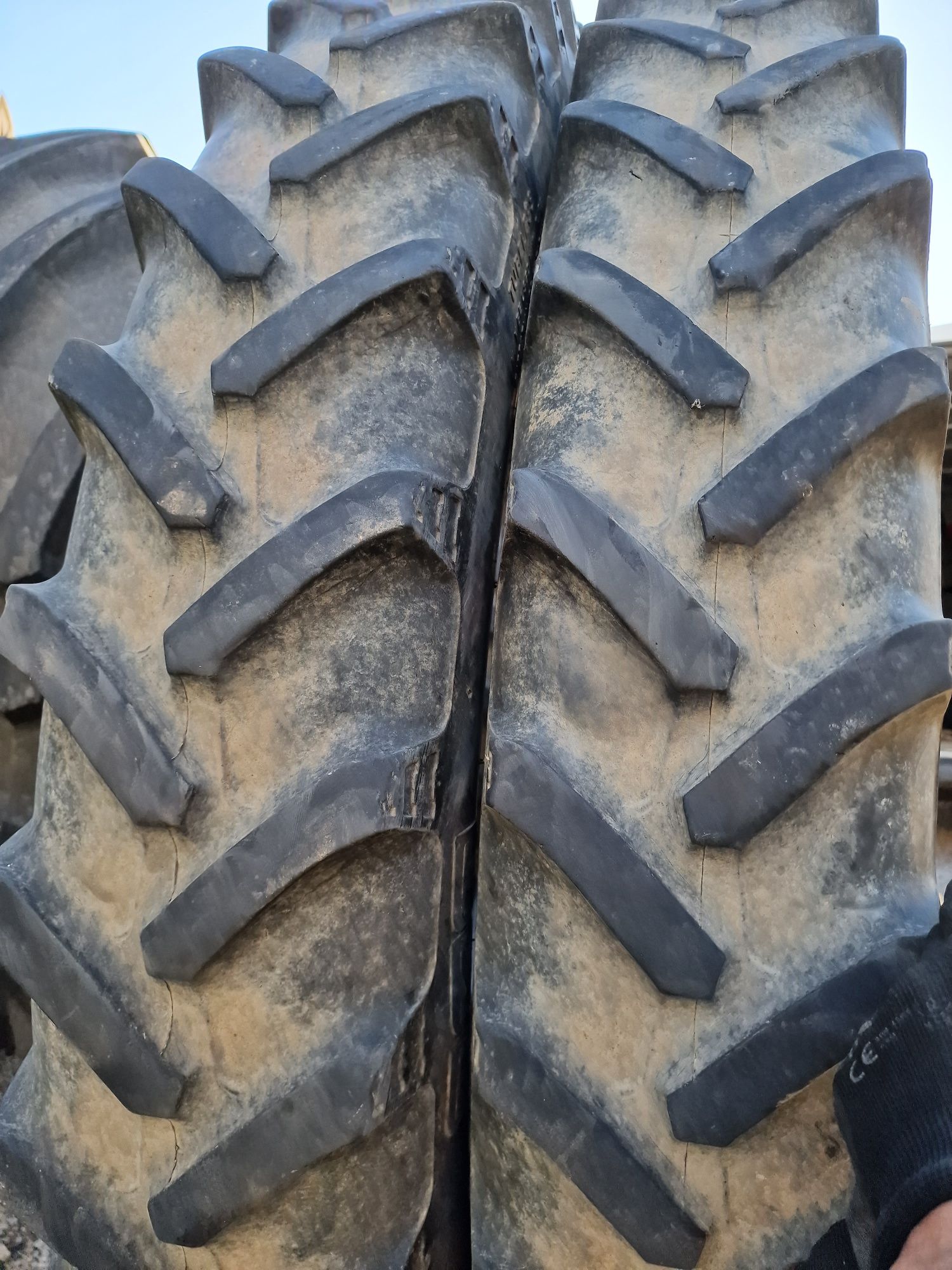 9.5R48 echivalent 230/95R48 BKT