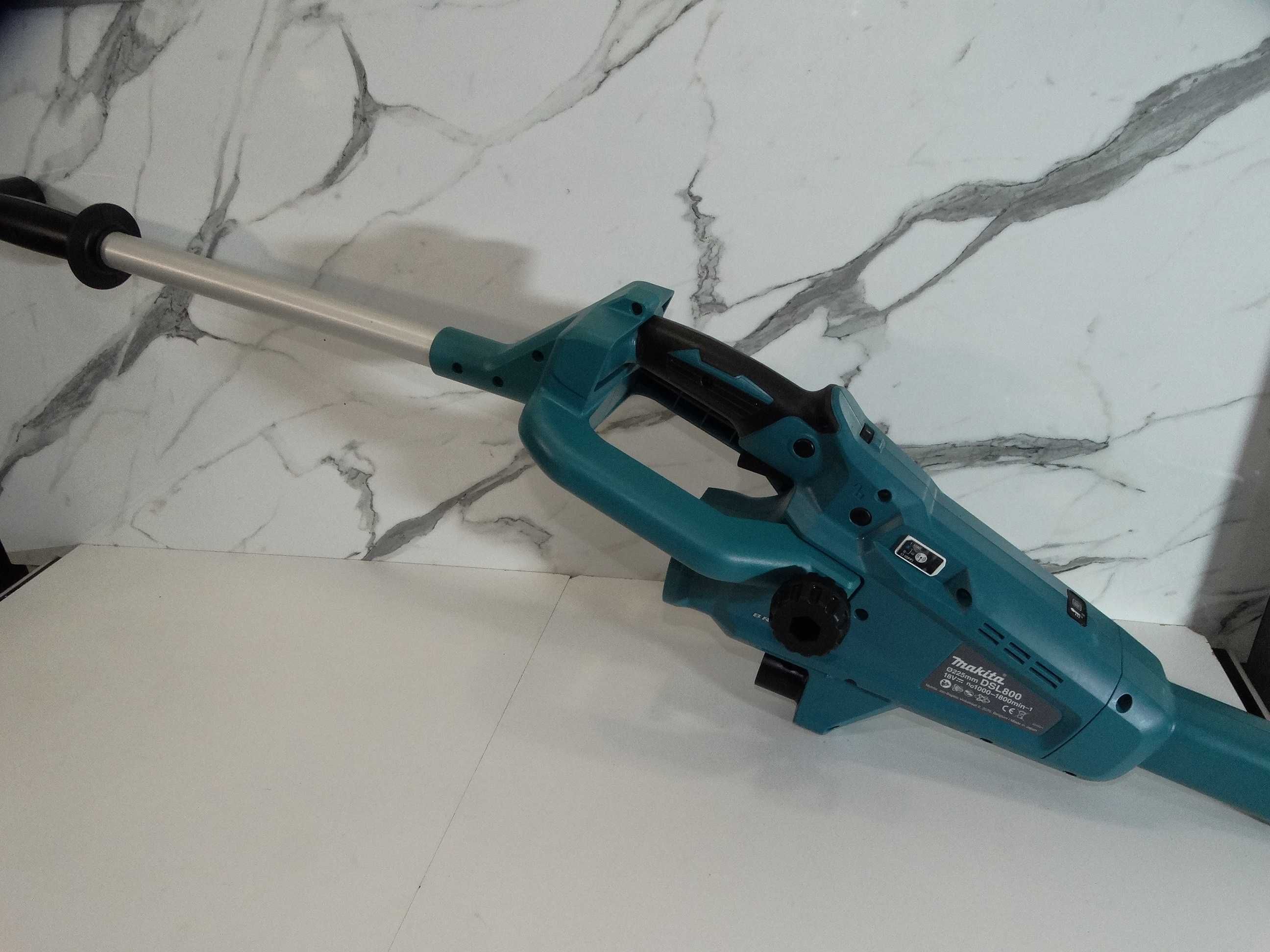 Makita DSL 800 + 2 x 6.0 Ah - Жираф за стени и тавани + удължител