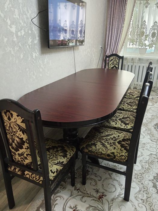 Стол со стульями
