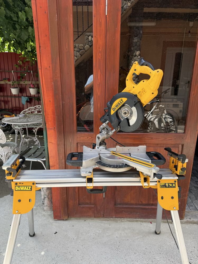 Pendula dewalt cu masa