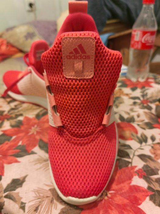 Нови оригинални и без забележки,купени от чижбна.