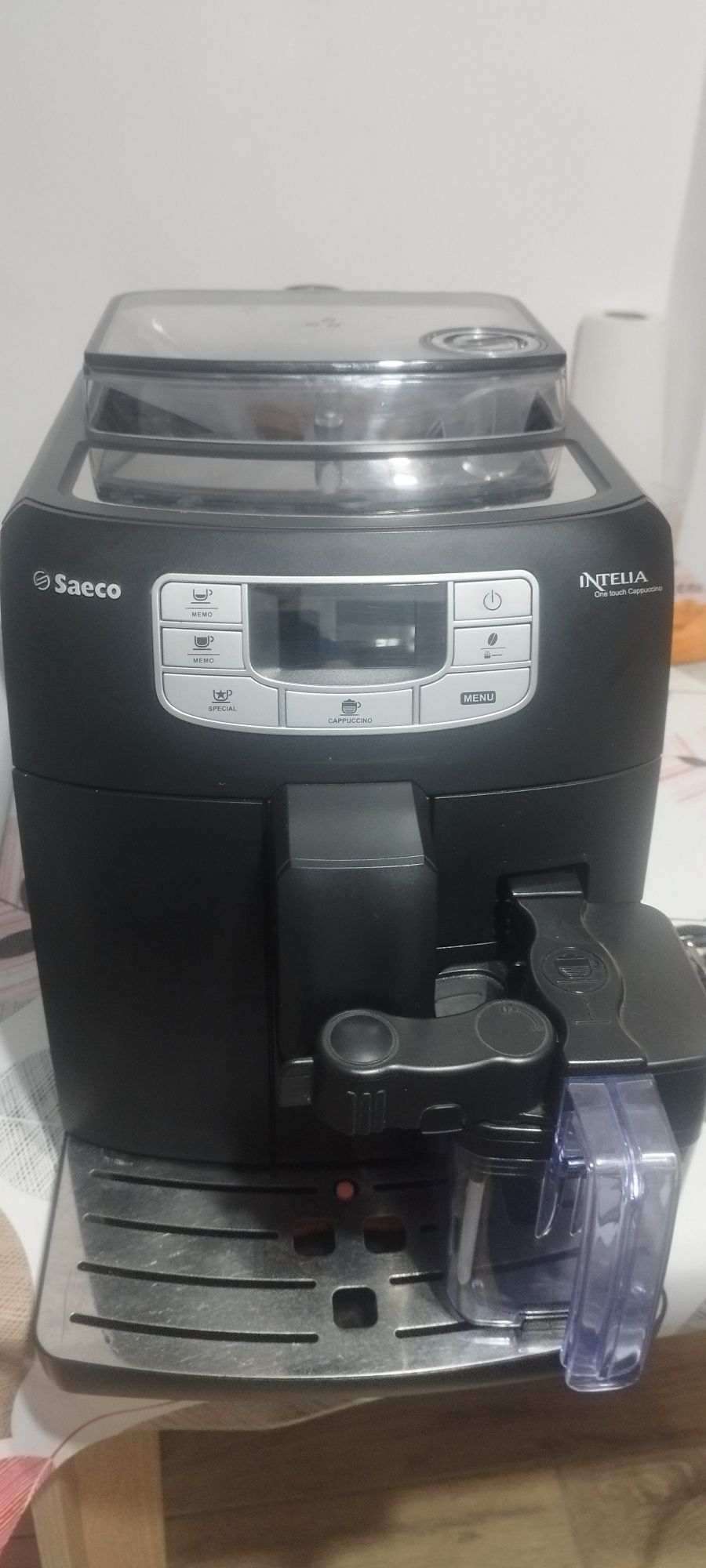Aparate cafea DeLonghi și Saeco