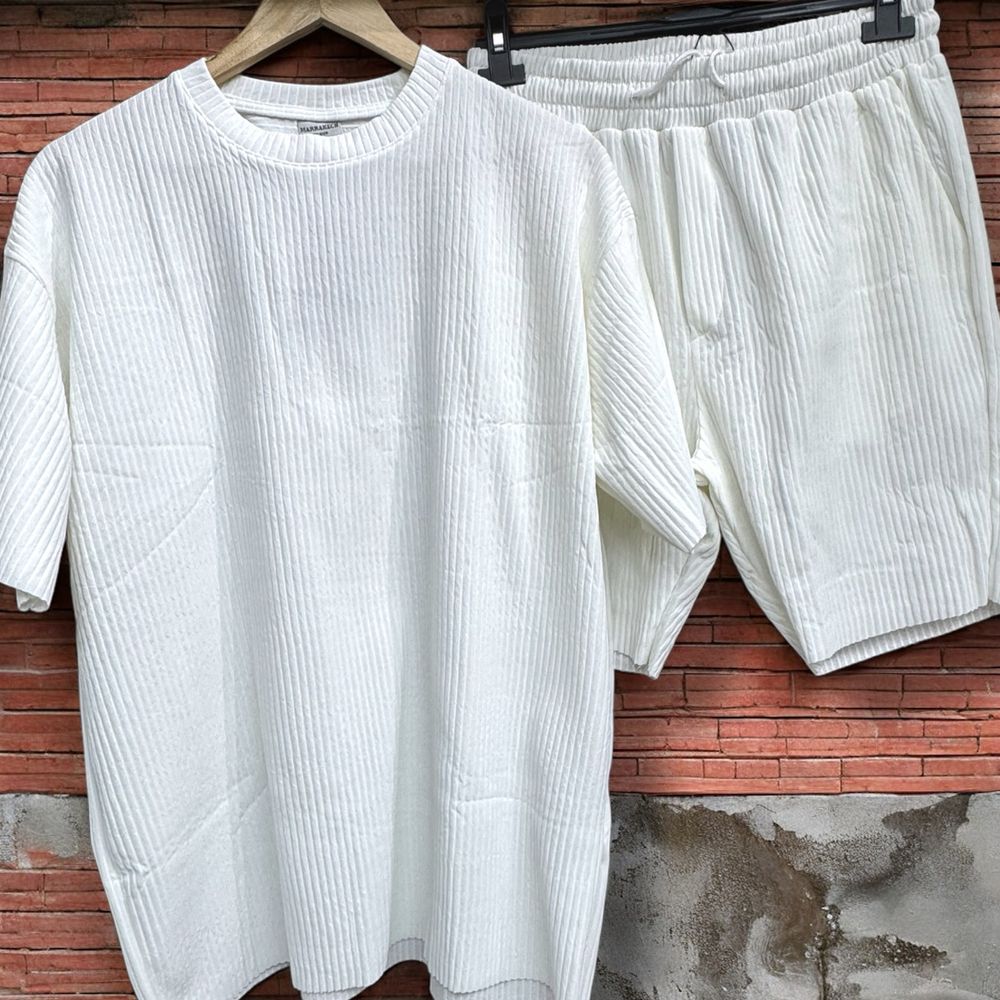 Compleuri premium! Tricou si pantaloni scurti!