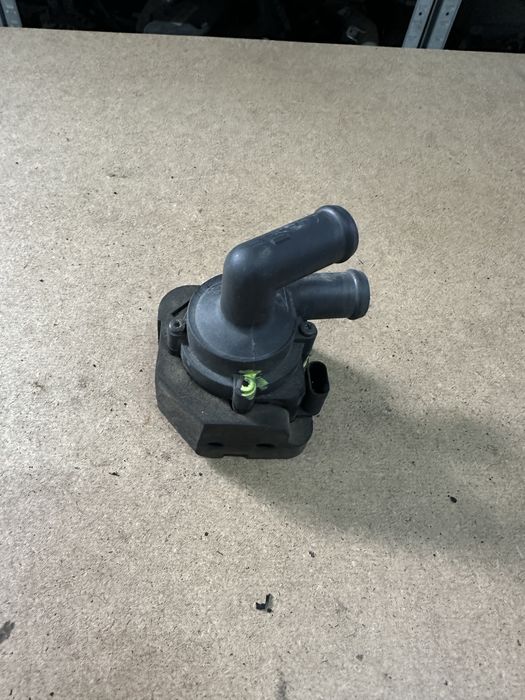Pompa apa auxiliara bmw f10 f11 f30 f31 f36 x1 x3 2.0d n47