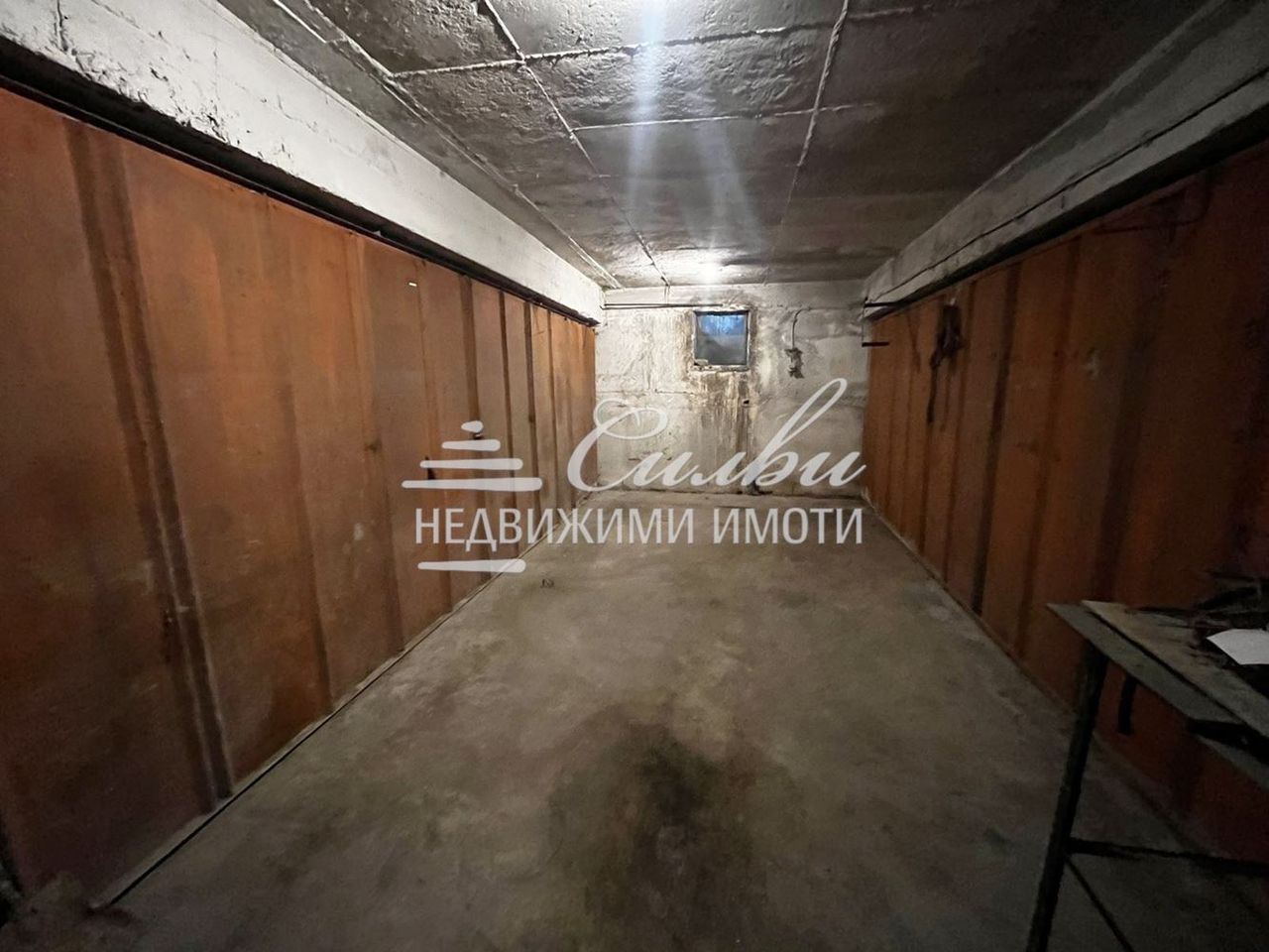 Продава се Гараж / Паркомясто в Шумен, Пазара - 18 кв.м за 978 €/кв.м - Снимка #1