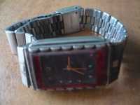 Женские  наручные часы с металлическим браслетом (не работают)
