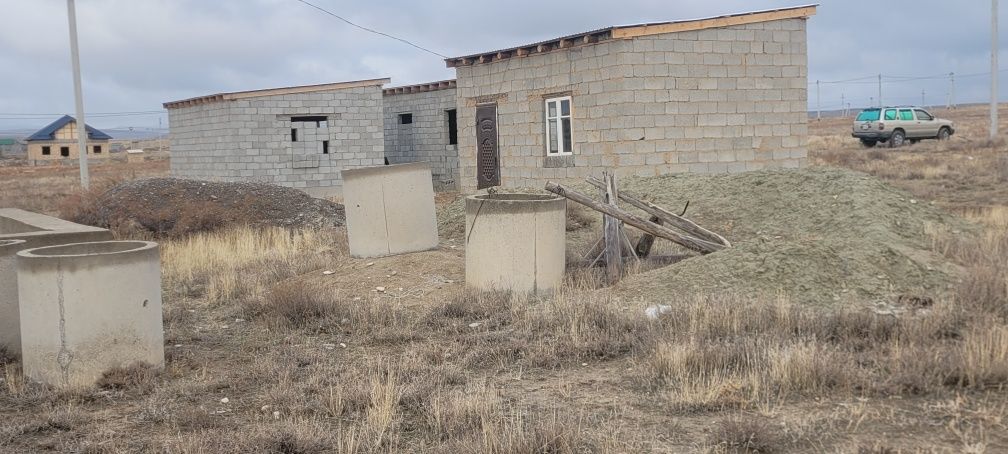 Продаётся времянка с фундаментом для большого дома