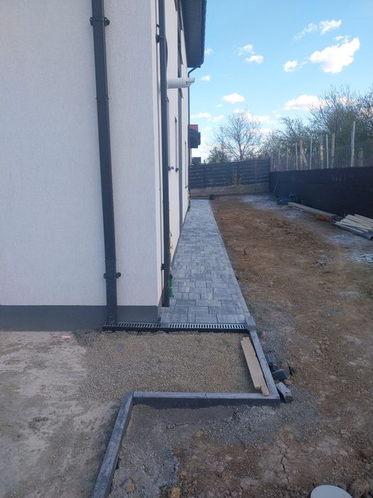 Montaj pavaje borduri rigole piatra travertin  garduri  județul  Iași