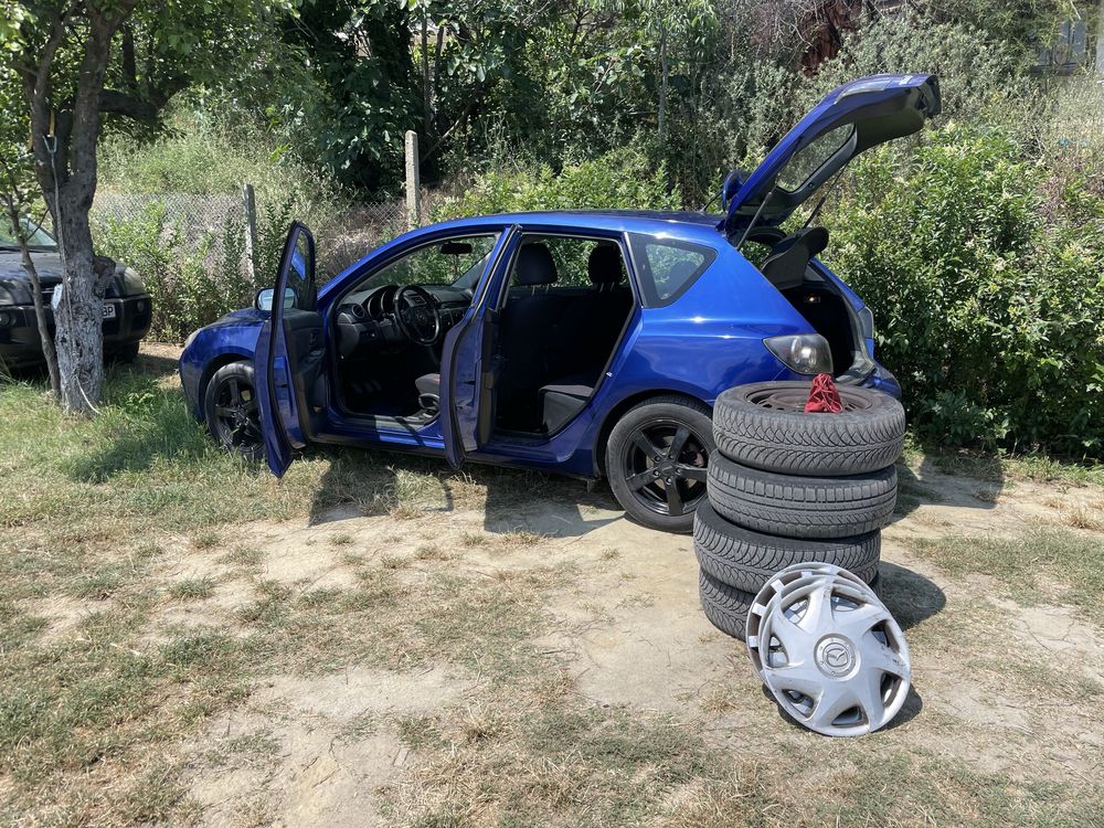 Автомобил Мазда 3