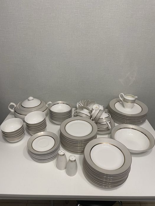 Продам фарфоровый сервиз