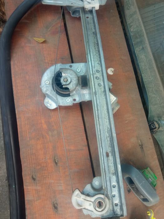 Geam macara broască stânga față C1, 107, Aygo