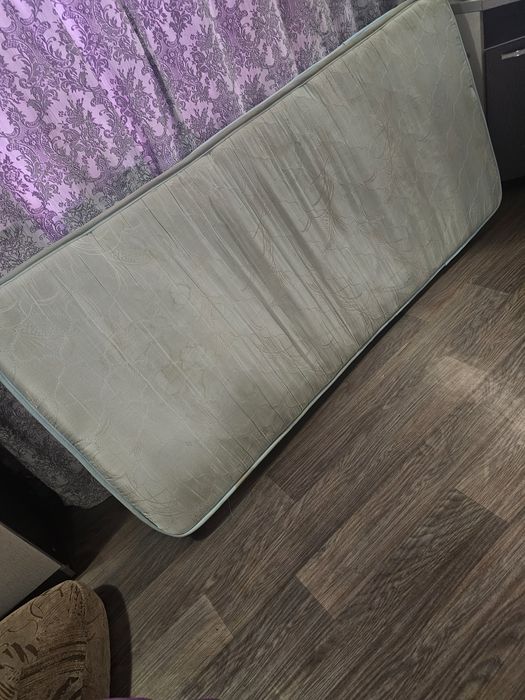 Продам пружинный матрас