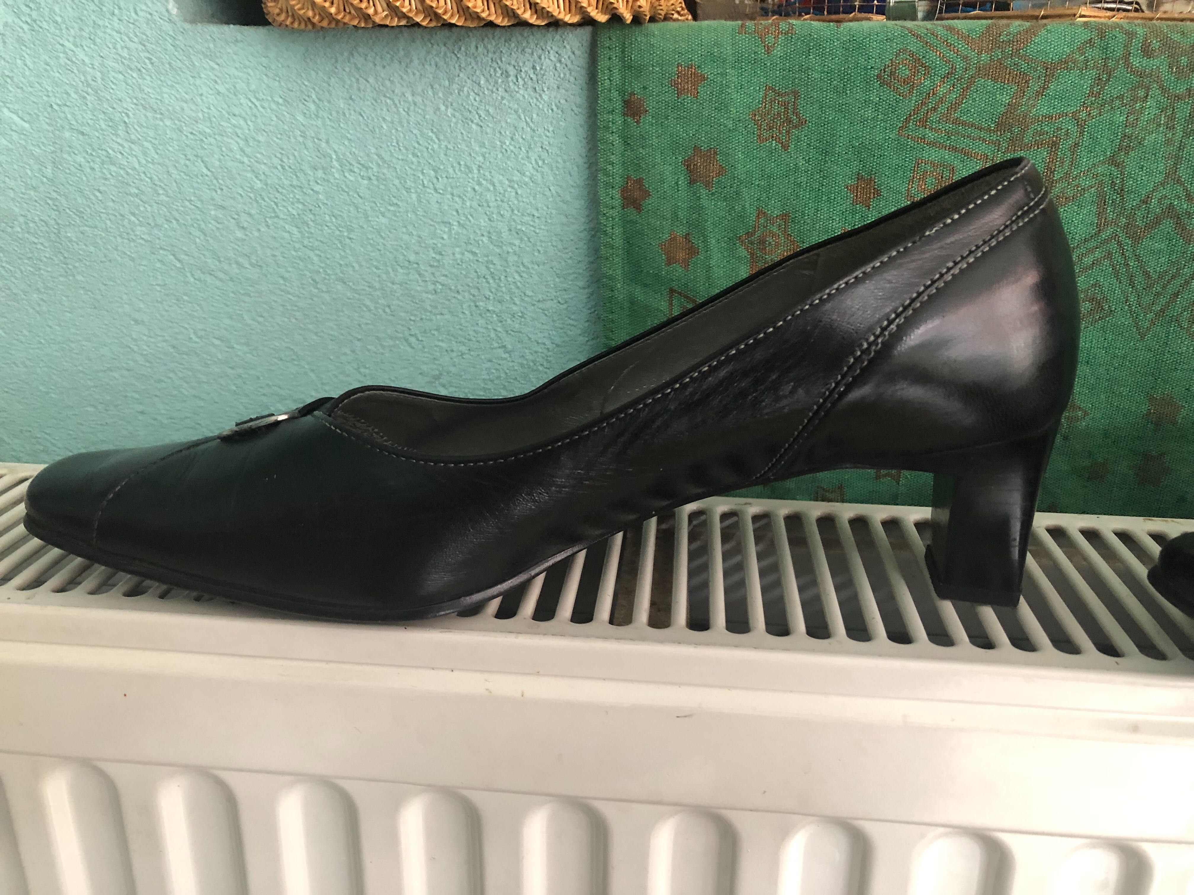 Pantofi negri marimea 39, marca Gabor